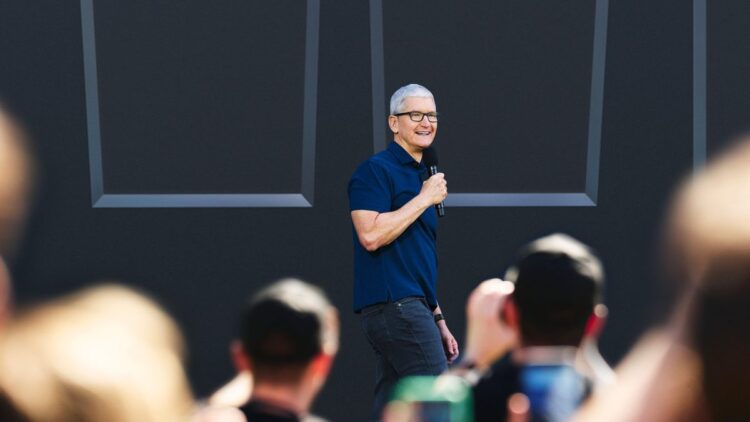 Tim Cook istifa iddialarını yalanladı: Ternus bekliyor
