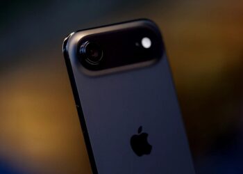 Apple iPhone lansmanlarını ikiye bölecek