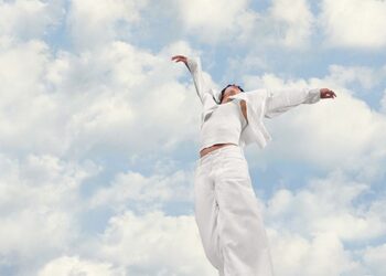 2026 yılın rengi PANTONE 11-4201 Cloud Dancer