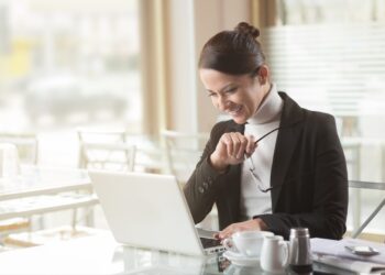 ESET sosyal medya paylaşımının şirketleri tehdit oluşturabileceğini açıkladı