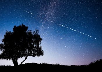 SpaceX 4400 Starlink uydusunu 480 km'ye indirecek 2 SpaceX 4400 Starlink uydusunu 480 kmye indirecek