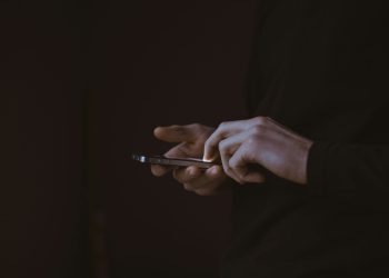 Chat & Ask AI uygulamasında yaşanan veri ihlali 380 milyon özel sohbeti ifşa etti