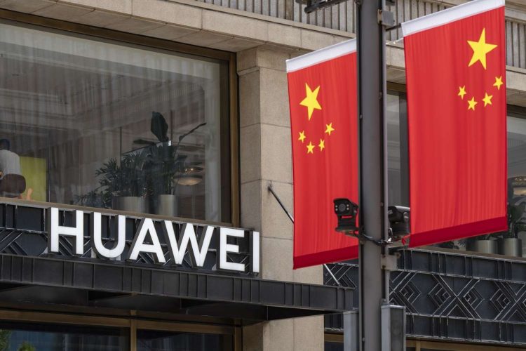 Huawei, Çin akıllı telefon pazarında zirveyi Apple’dan geri aldı