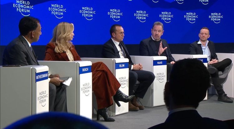 Teknoloji devleri Davos zirvesinde yapay zekanın geleceği için birbirine girdi 1 Teknoloji devleri Davos zirvesinde yapay zekanın geleceği için birbirine girdi