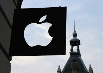 Apple hissesi %5 düştü, Siri gecikmeleri ve FTC uyarısı baskı yaptı