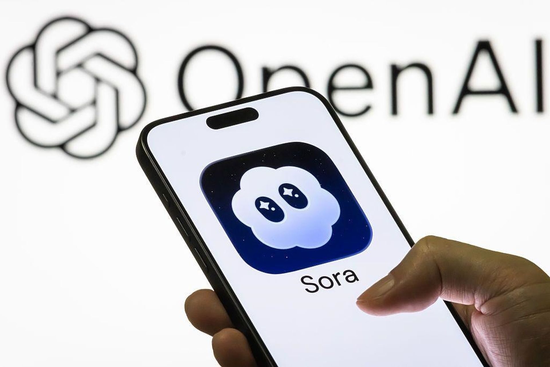 OpenAI Sora uygulaması ücretsiz erişimin kaldırılmasıyla sert bir düşüş yaşıyor