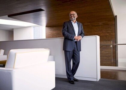 Adobe CEO Shantanu Narayen, 18 yıllık görevini bırakmaya hazırlandığını duyurdu