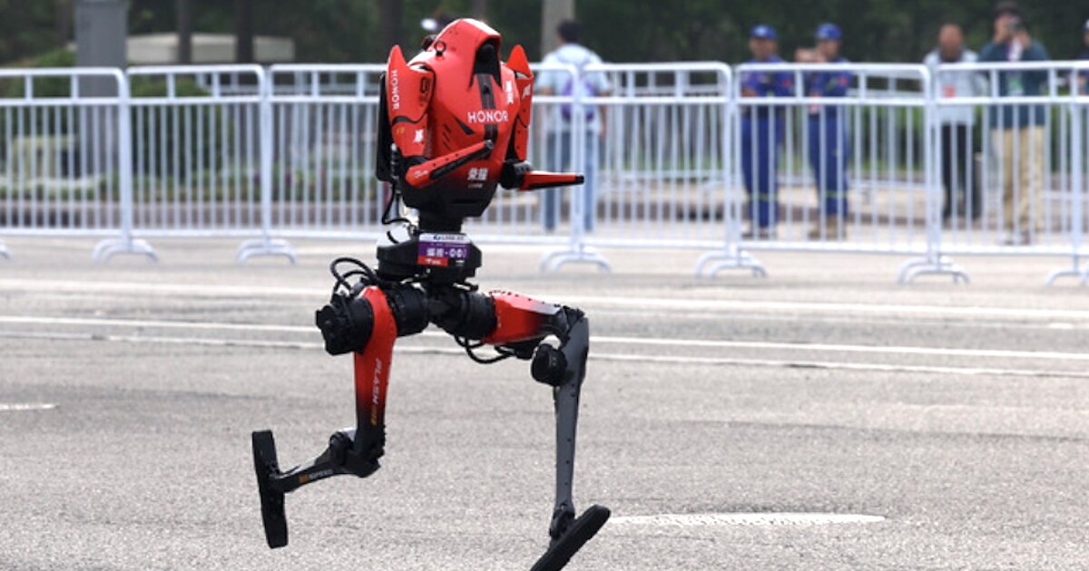 İnsansı robotlar yarı maratonda dünya rekorunu paramparça etti