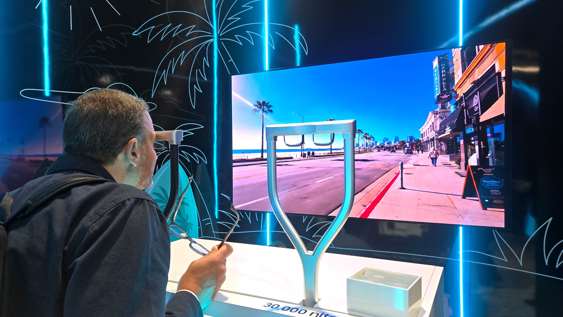 Samsung Display akıllı gözlükler için XR ekran prototipi tanıttı